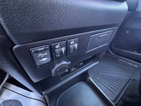 Used 2017 Toyota Sienna Limited Premium image 29