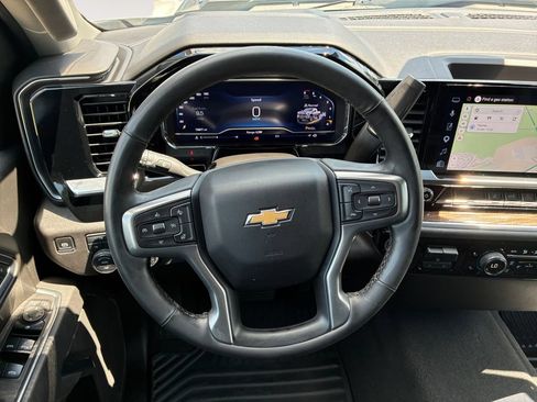 Used 2025 Chevrolet Silverado 2500 LT w/ Convenience Package AWD/4WD image 12