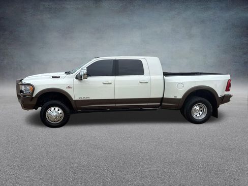 Used 2024 RAM 3500 Limited w/ Towing Technology Group AWD/4WD image 2