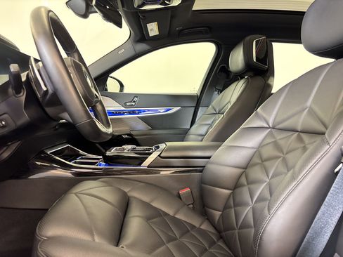 Used 2025 BMW 740i xDrive AWD/4WD image 5