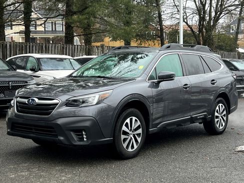 Used 2022 Subaru Outback Premium image 2