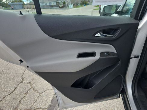 Used 2020 Chevrolet Equinox LS image 30