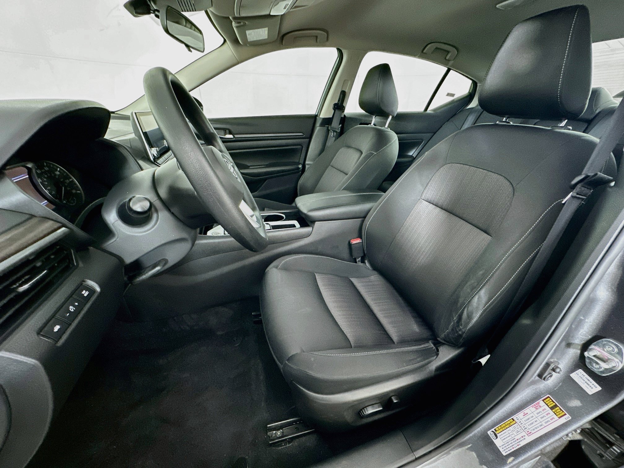 Used 2024 Nissan Altima 2.5 SV FWD image 13