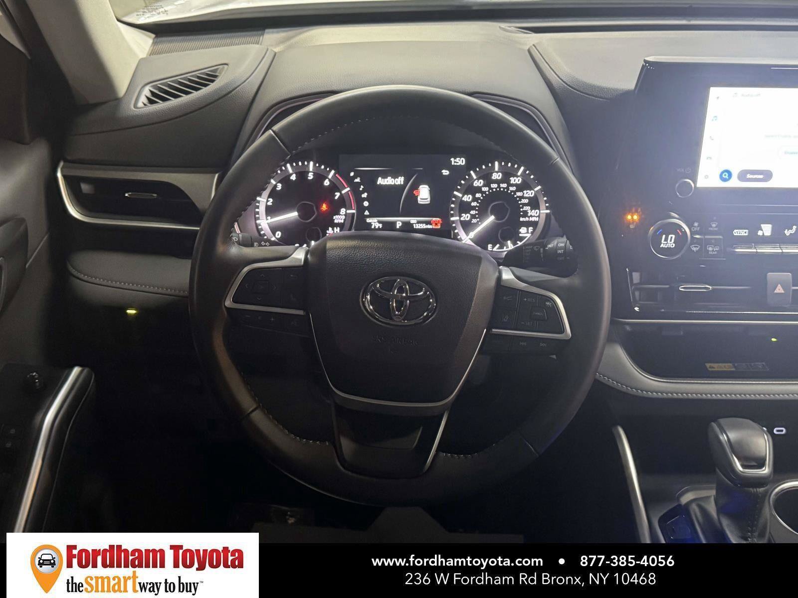Used 2023 Toyota Highlander XLE AWD/4WD image 24