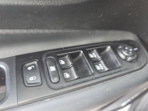 Used 2020 Jeep Renegade Altitude FWD image 27