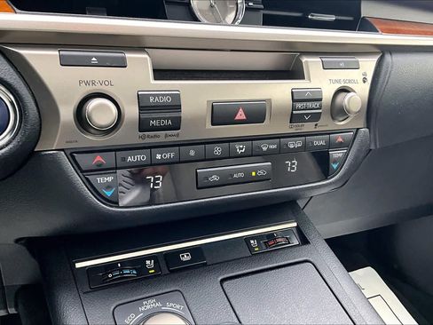 Used 2013 Lexus ES 300h image 33