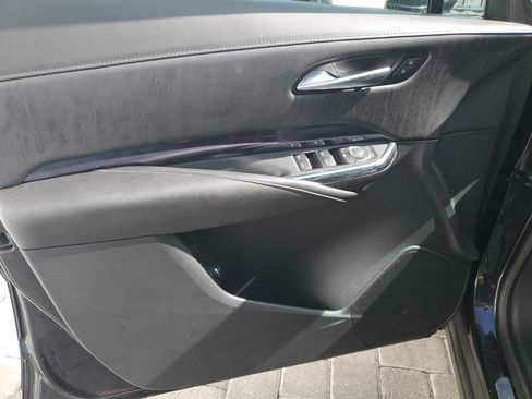 Used 2023 Cadillac XT4 Luxury w/ Cold Weather Package FWD image 10