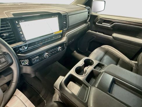 Used 2026 GMC Sierra 1500 SLT AWD/4WD image 17