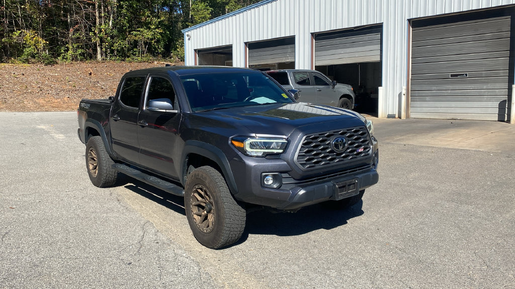 Used 2020 Toyota Tacoma TRD Off-Road w/ TRD Premium Off Road Package AWD/4WD image 3