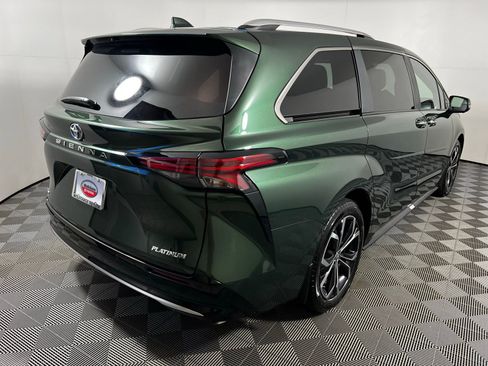 Used 2025 Toyota Sienna Platinum image 5