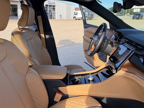 Used 2024 Jeep Grand Cherokee Summit AWD/4WD image 38