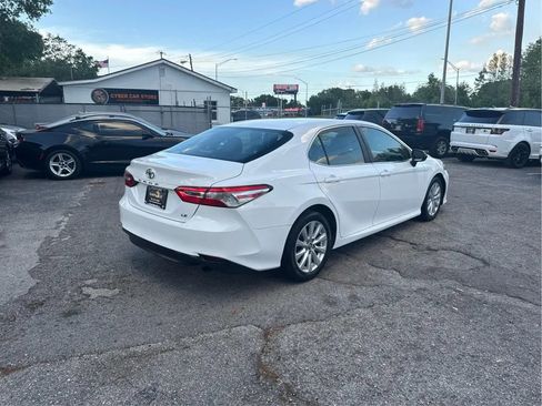 Used 2018 Toyota Camry LE image 5