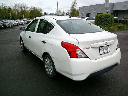 Used 2017 Nissan Versa S FWD image 3