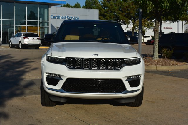 Used 2023 Jeep Grand Cherokee Summit AWD/4WD image 2