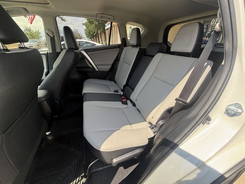 Used 2018 Toyota RAV4 Limited FWD image 10