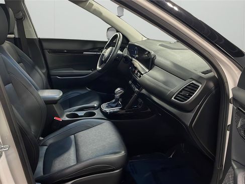 Used 2024 Kia Seltos EX FWD image 14