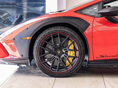 Used 2023 Lamborghini Huracan Sterrato image 8