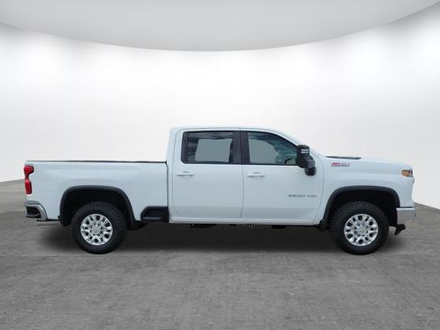 Used 2024 Chevrolet Silverado 2500 LT AWD/4WD image 4