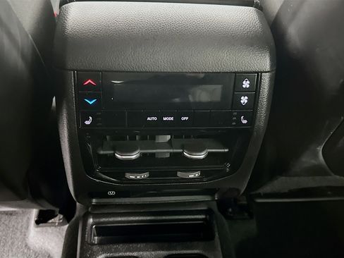 Used 2023 Jeep Grand Cherokee L Limited w/ Black Appearance Package image 27