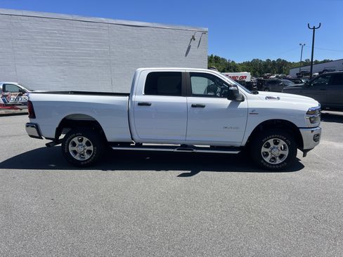 Used 2025 RAM 2500 Big Horn AWD/4WD image 9