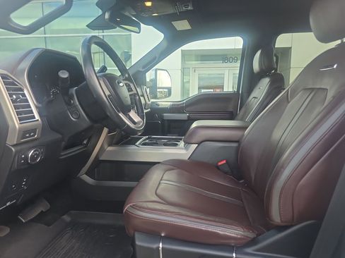 Used 2017 Ford F250 Platinum w/ Platinum Ultimate Package image 9