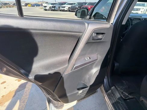 Used 2016 Toyota RAV4 LE image 18