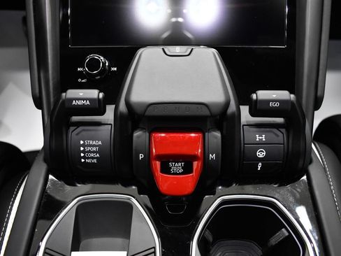 Used 2024 Lamborghini Urus S AWD/4WD image 31