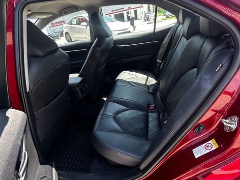 Used 2018 Toyota Camry XLE FWD image 11