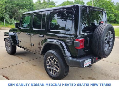 Used 2025 Jeep Wrangler Unlimited Sahara AWD/4WD image 5