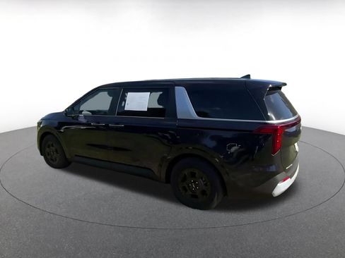 Used 2026 Kia Carnival FWD image 10
