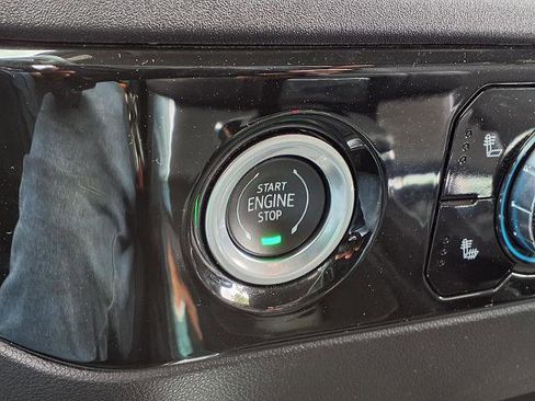 Used 2024 GMC Sierra 1500 Elevation image 9