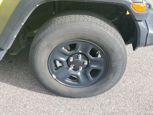 Used 2023 Jeep Wrangler Sport image 41