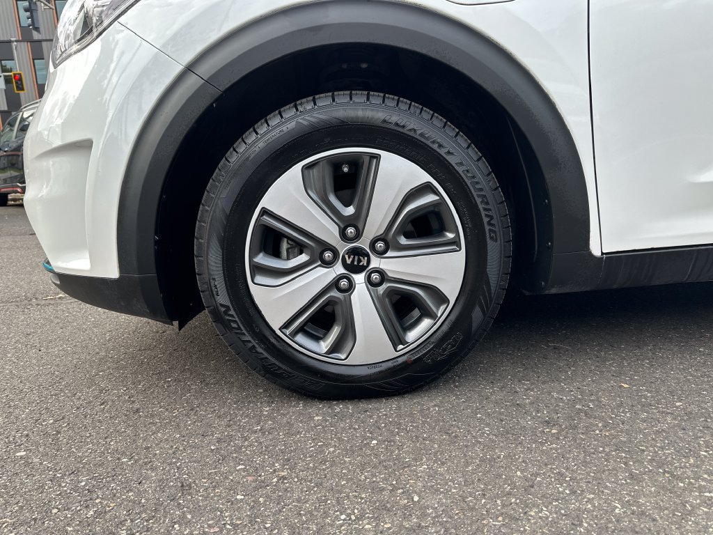 Used 2018 Kia Niro EX FWD image 11