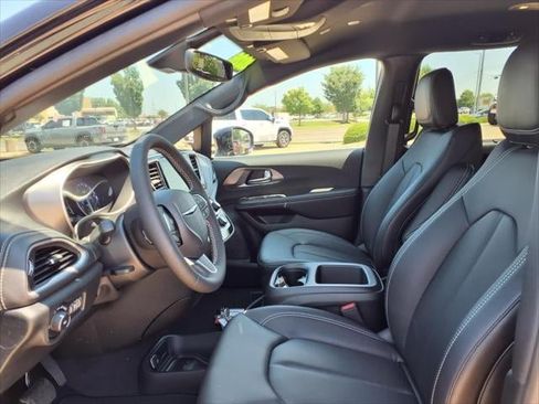 New 2026 Chrysler Pacifica Select FWD image 41