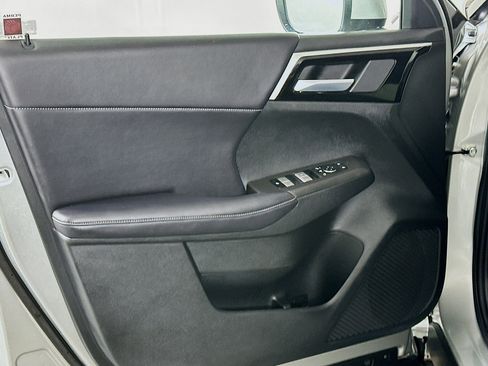 Used 2024 Mitsubishi Outlander SE image 15