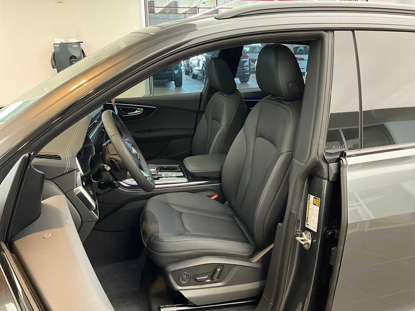 Used 2023 Audi Q8 Premium Plus AWD/4WD image 15