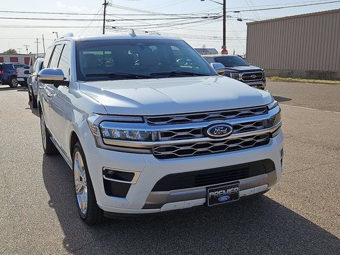 Used 2023 Ford Expedition Platinum RWD image 2