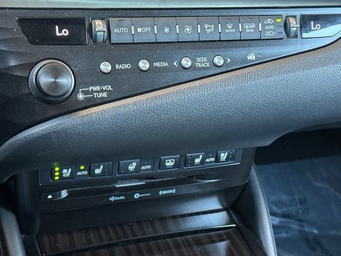 Used 2019 Lexus ES 300h w/ Accessory Package 2 FWD image 21