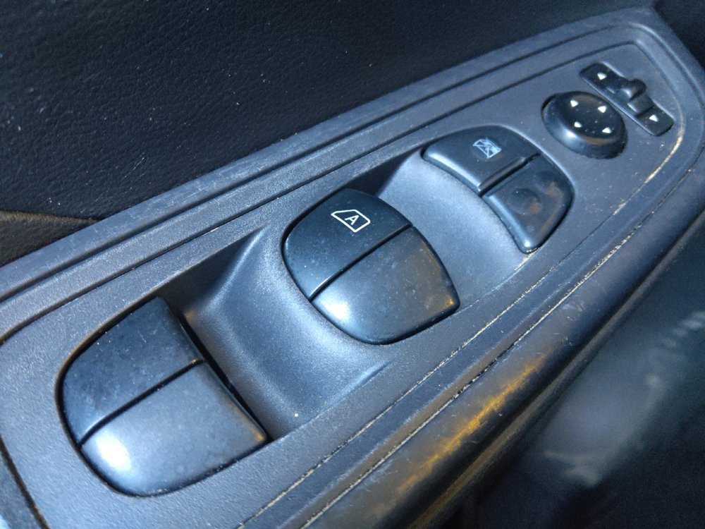 Used 2023 Nissan Versa SV FWD image 27