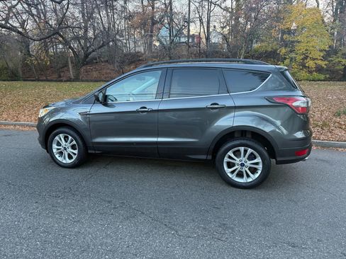 Used 2017 Ford Escape SE w/ Equipment Group 201A image 4