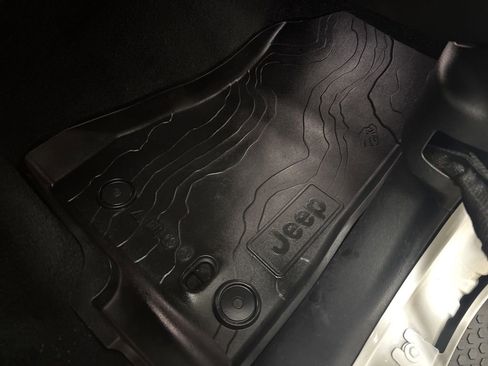 Used 2018 Jeep Wrangler Unlimited Sahara AWD/4WD image 41