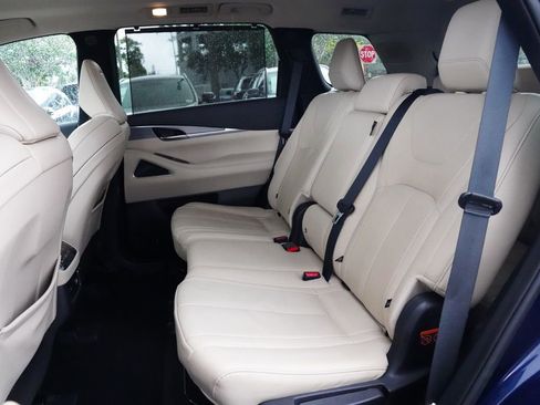Used 2023 INFINITI QX60 Luxe w/ Performance Audio Package FWD image 16