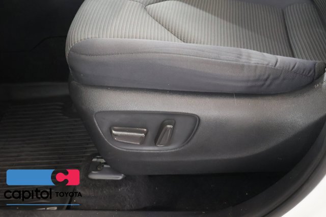 Used 2020 Toyota Highlander LE AWD/4WD image 12
