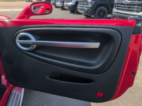 Used 2004 Chevrolet SSR w/ Preferred Equipment Group image 32