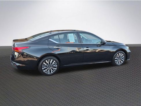 Used 2024 Nissan Altima 2.5 SV FWD image 4