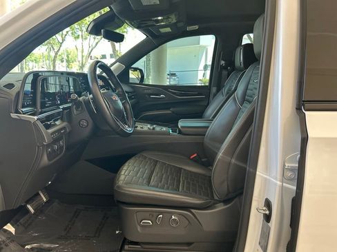 Used 2024 Cadillac Escalade V AWD/4WD image 5