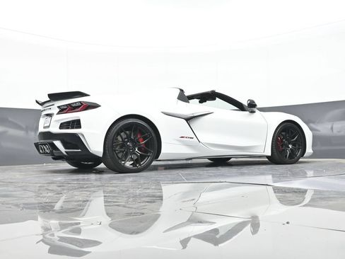 Used 2024 Chevrolet Corvette Z06 RWD image 31