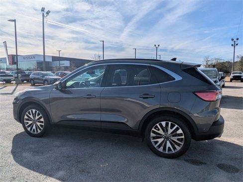 Used 2020 Ford Escape Titanium image 5