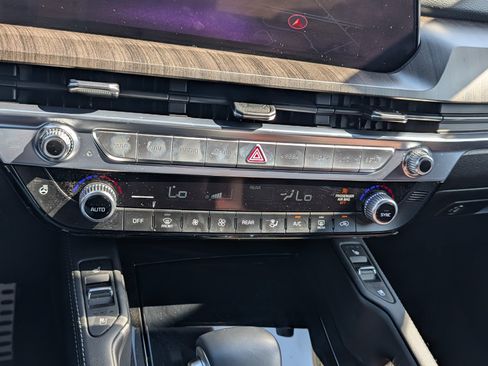 Used 2025 Kia Telluride SX Prestige AWD/4WD image 32
