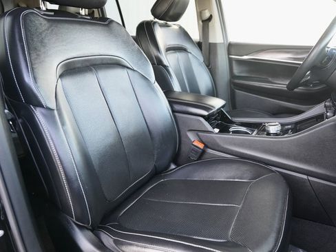 Used 2021 Jeep Grand Cherokee L Limited w/ Luxury Tech Group II image 9